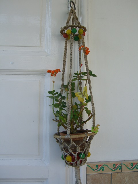 Makramé csomózású virágtartóm