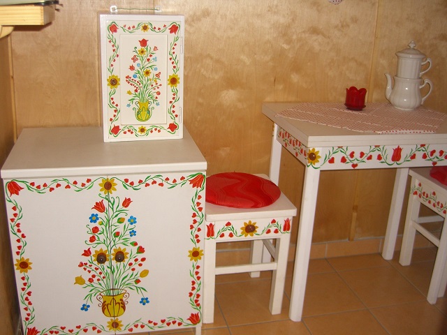 Tulipános-szíves festett bútor együttesem