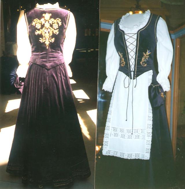 Magyar kékes-lila díszruhám