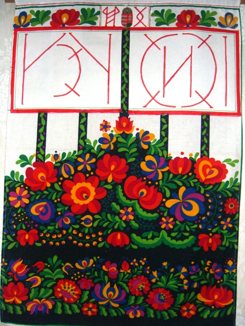 Matyó virágokkal, rovással kifejezett hazaszeretet